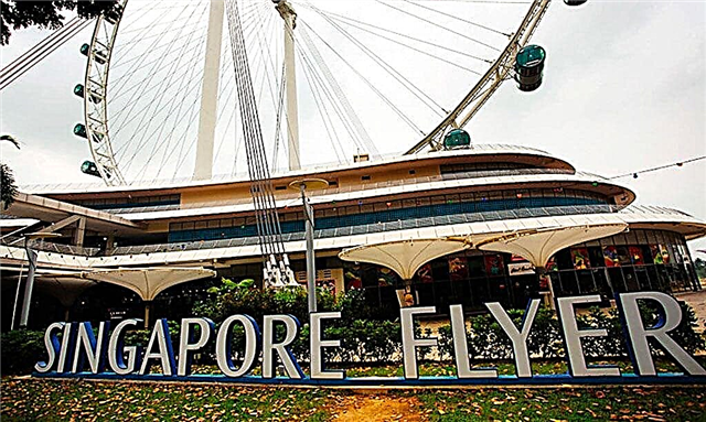عجلة فيريس في سنغافورة