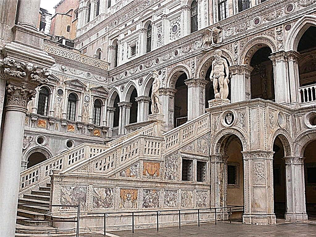 The Doge's Palace is the finest example of Italian Gothic architecture