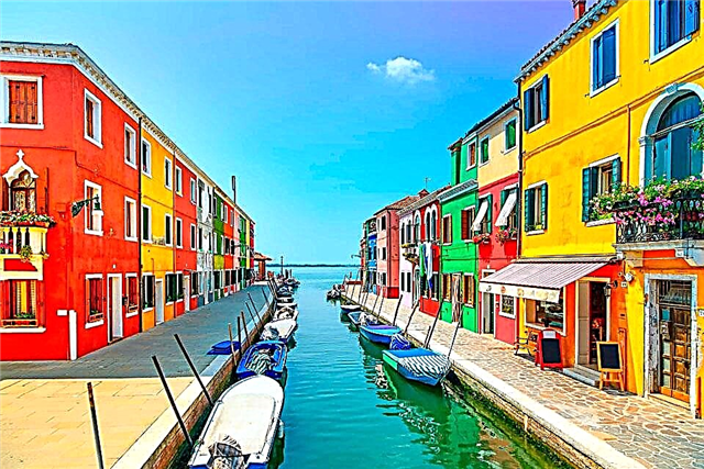 Ostrov Burano v Benátkách
