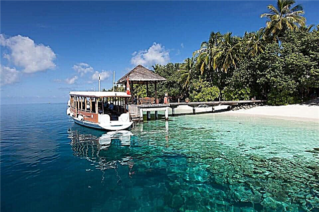 Maldives hotels with good house reef