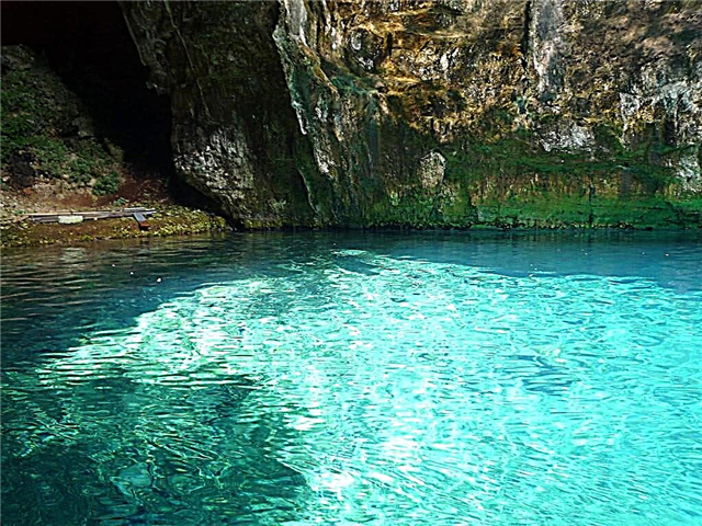 Lago de la cueva de Melissani en Grecia