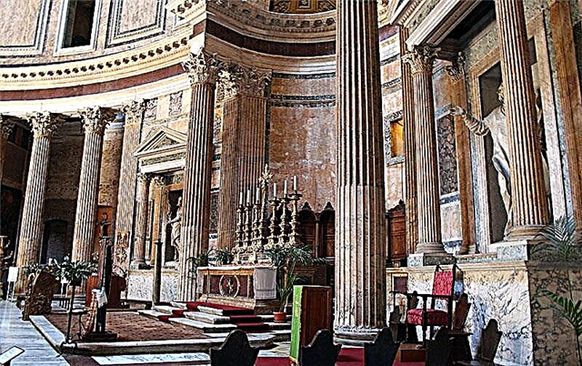 Pantheon in Rome - Temple of All Gods