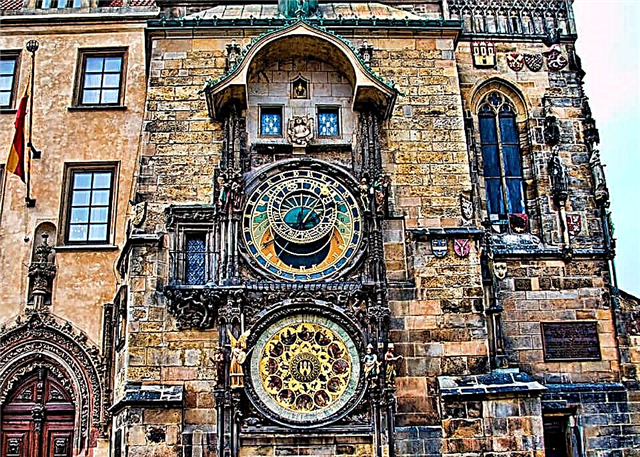 Astronomical clock Orloj - famous Prague chimes