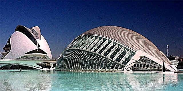 17 най -добри музея във Валенсия